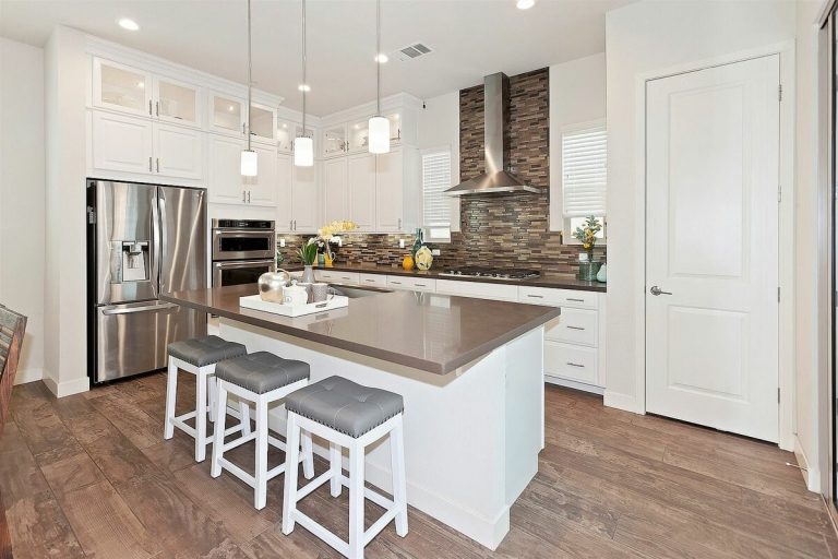 20 Stunning White Cabinet Kitchen Backsplash Ideas