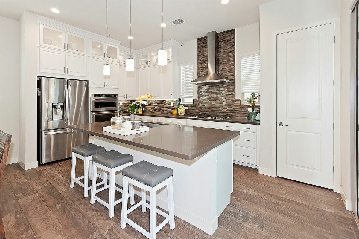 20 Stunning White Cabinet Kitchen Backsplash Ideas