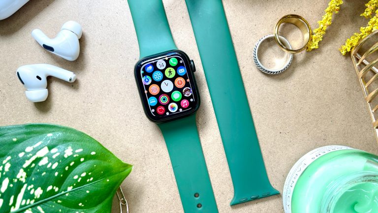 This 45mm Apple Watch 7 deal is currently the best around