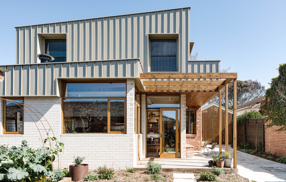 A Sunny, Nostalgic Extension For A California Bungalow