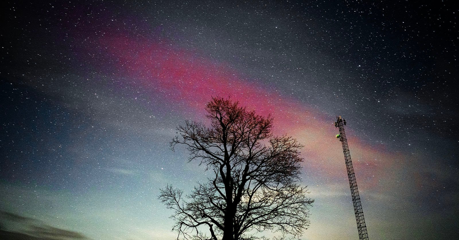 Photographer Captures Rare SAR Arc, A Patch of Red Light in the Sky