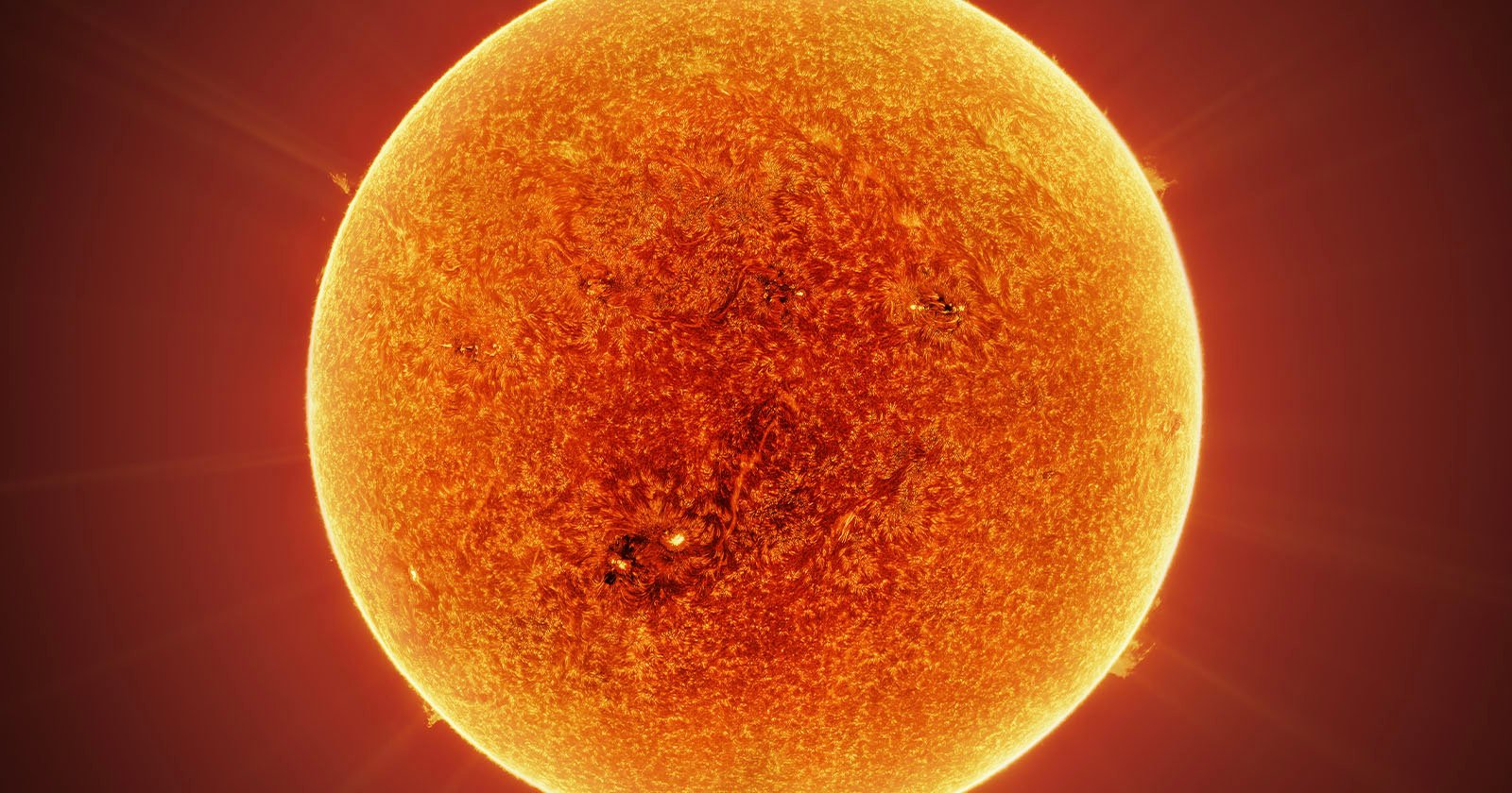 Photographer’s 400-Megapixel Image of the Sun is Made up of 100K Photos