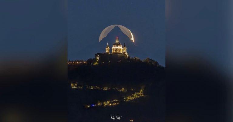 Photographer Captures Moon, Mountain and Basilica in One Incredible Photo