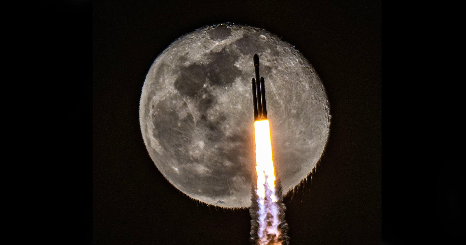 SpaceX Rocket Causes Moon to Ripple in Photographer’s Fantastic Image