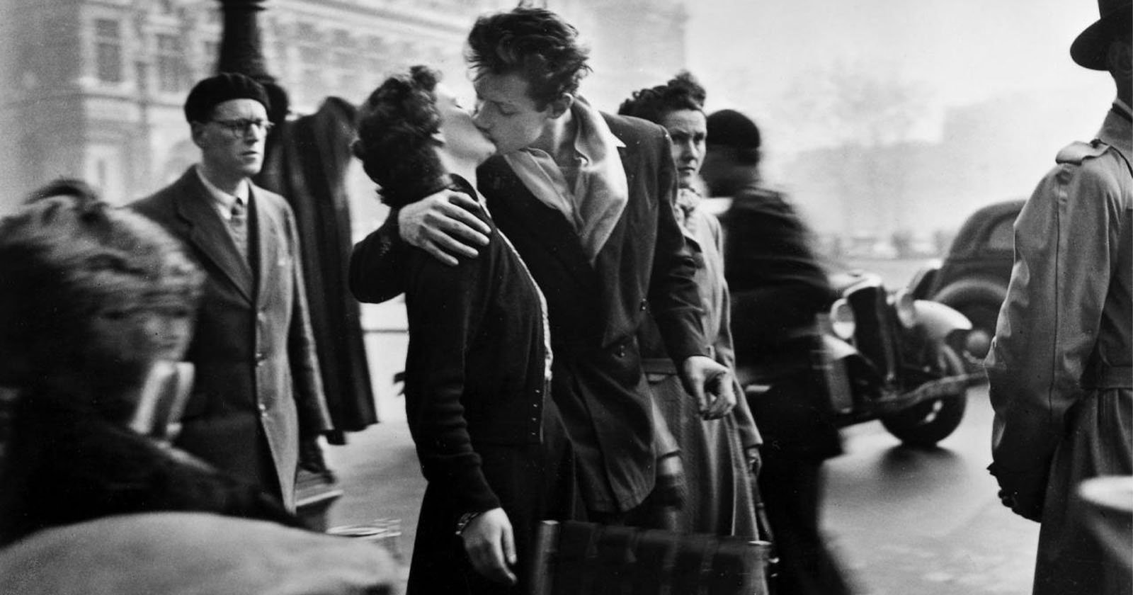 Woman in Iconic Kissing Photo Taken in Paris Dies Aged 93
