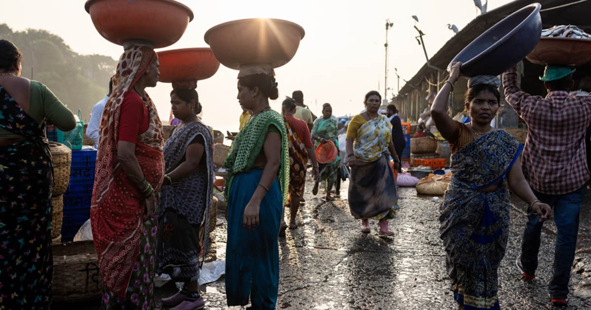 How to Shoot the Busiest Street Scenes in Asia