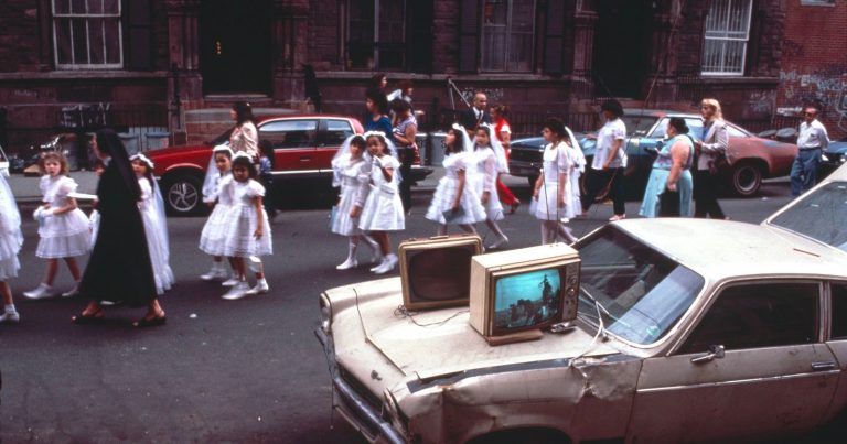 Revisiting the Work of Iconic NYC Street Photographer Arlene Gottfried