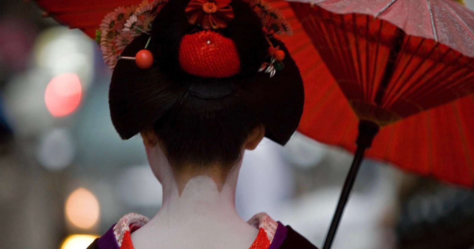 Tokyo Wants to Stop ‘Paparazzi’ Tourists Taking Photos of Geishas