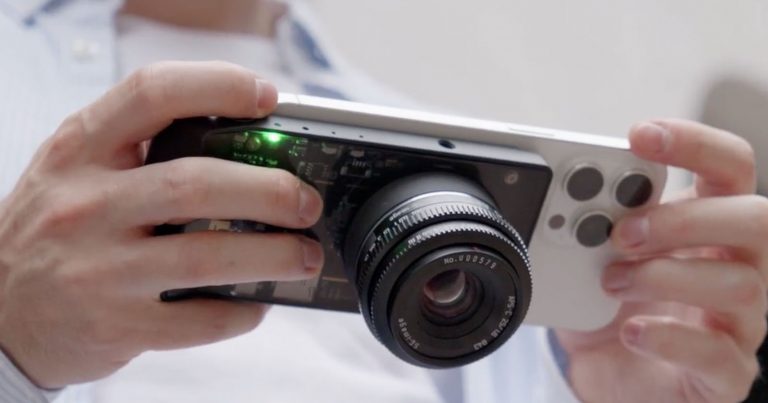 SwitchLens is Basically Alice Camera, Turns Your Phone Into an M43 Camera