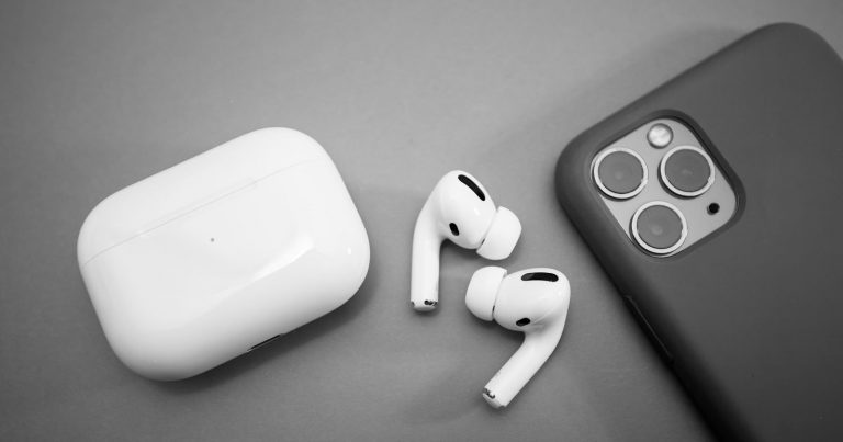 Apple Considering Putting Cameras in AirPods: Report