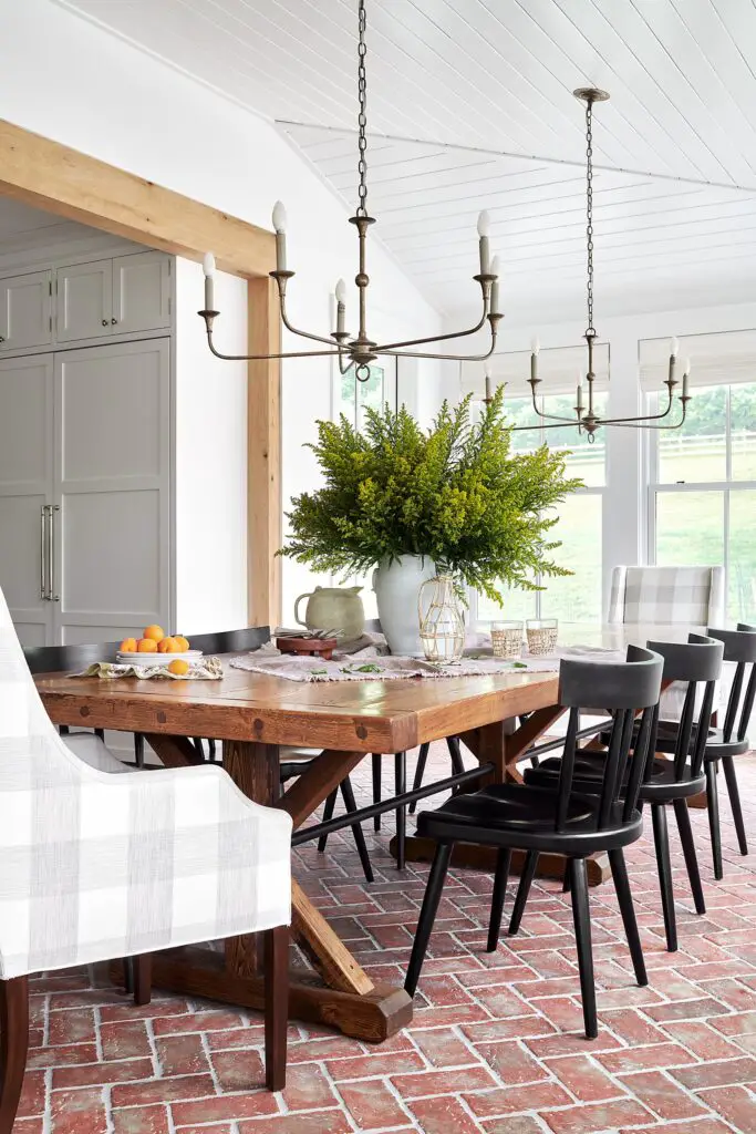 House Tour: A gorgeous modern farmhouse