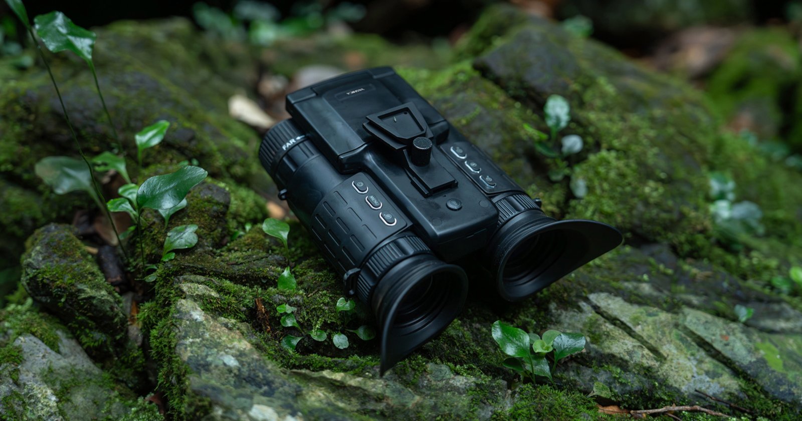 The Yashica Explorer Is a Full-Color Night Vision Device With f/1 Lenses