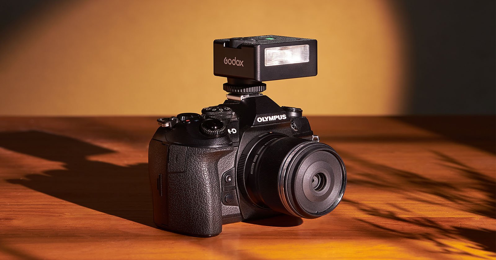 Godox Launches Tiny Retro-Styled iM30 On-Camera Flash