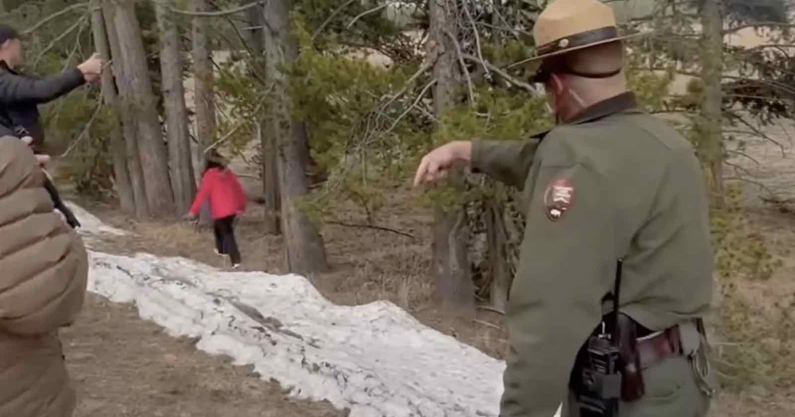 Tourists Ignore Yellowstone Park Ranger’s Warnings to Take Photos of Grizzly Bear