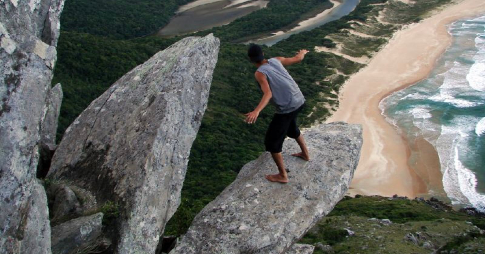 Tourists Banned From Taking Selfies on Iconic ‘Surfer’s Rock’ Over Fears It May Collapse