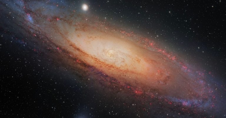 Backyard Photographer Captures Stunningly Clear Photo of Andromeda Galaxy