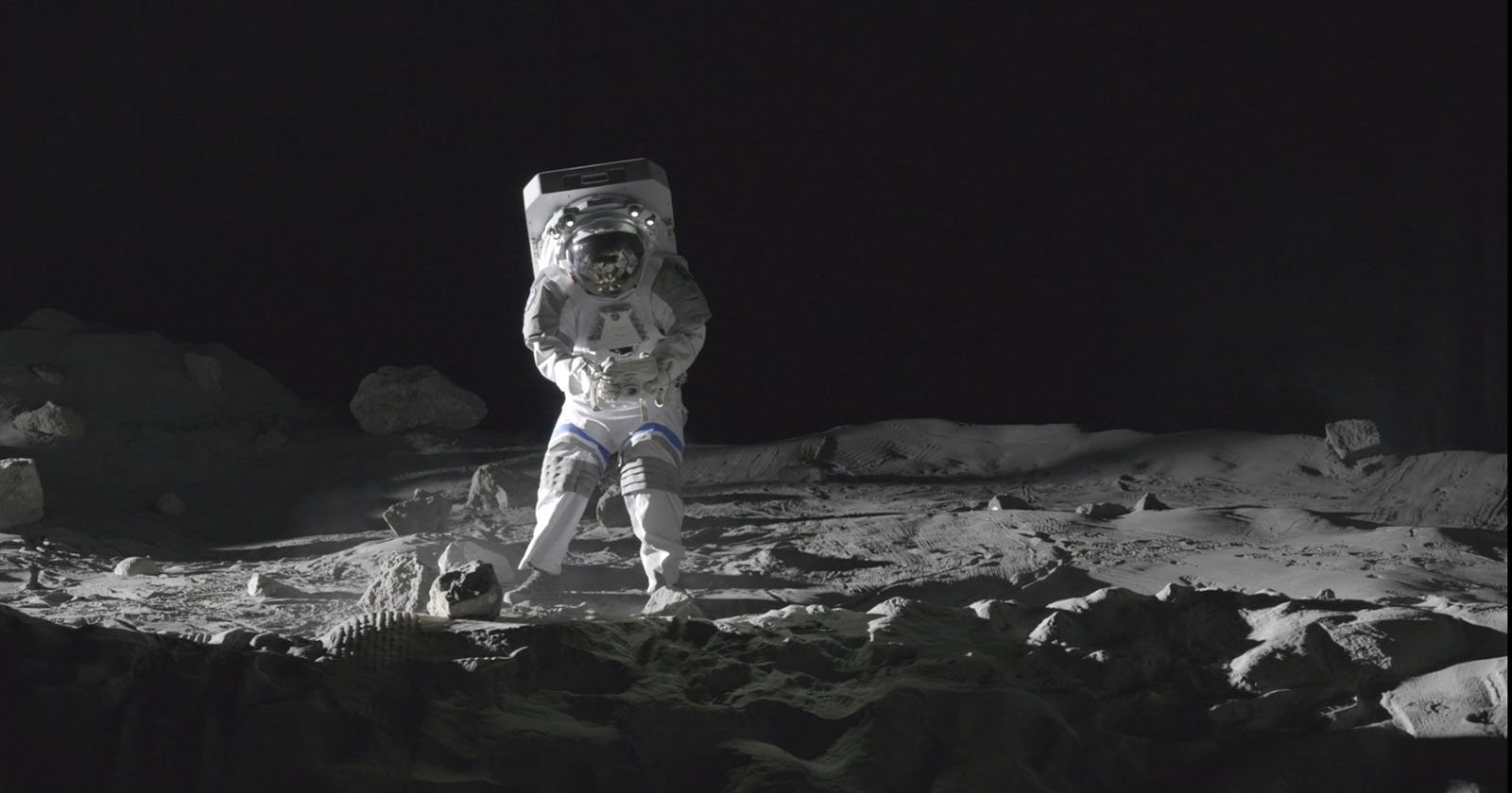 Astronauts Build Fake Moon to Practice Moon Photography Astronauts Build Fake Moon to Practice Moon Photography