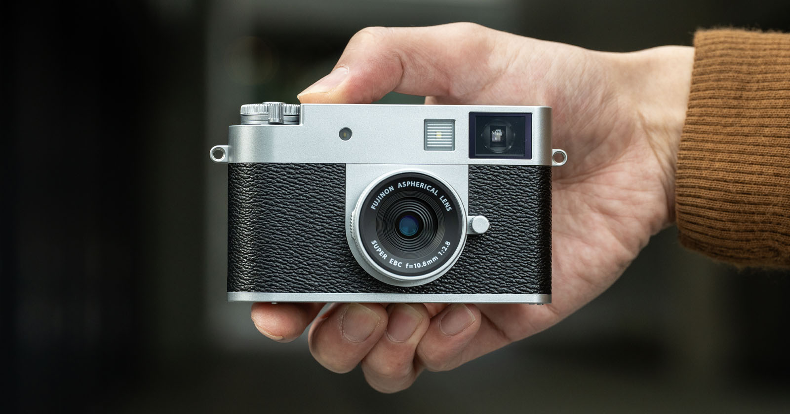 The Fujifilm X half Is a Compact Digital Camera Inspired by Half Frame Film The Fujifilm X half Is a Compact Digital Camera Inspired by Half Frame Film