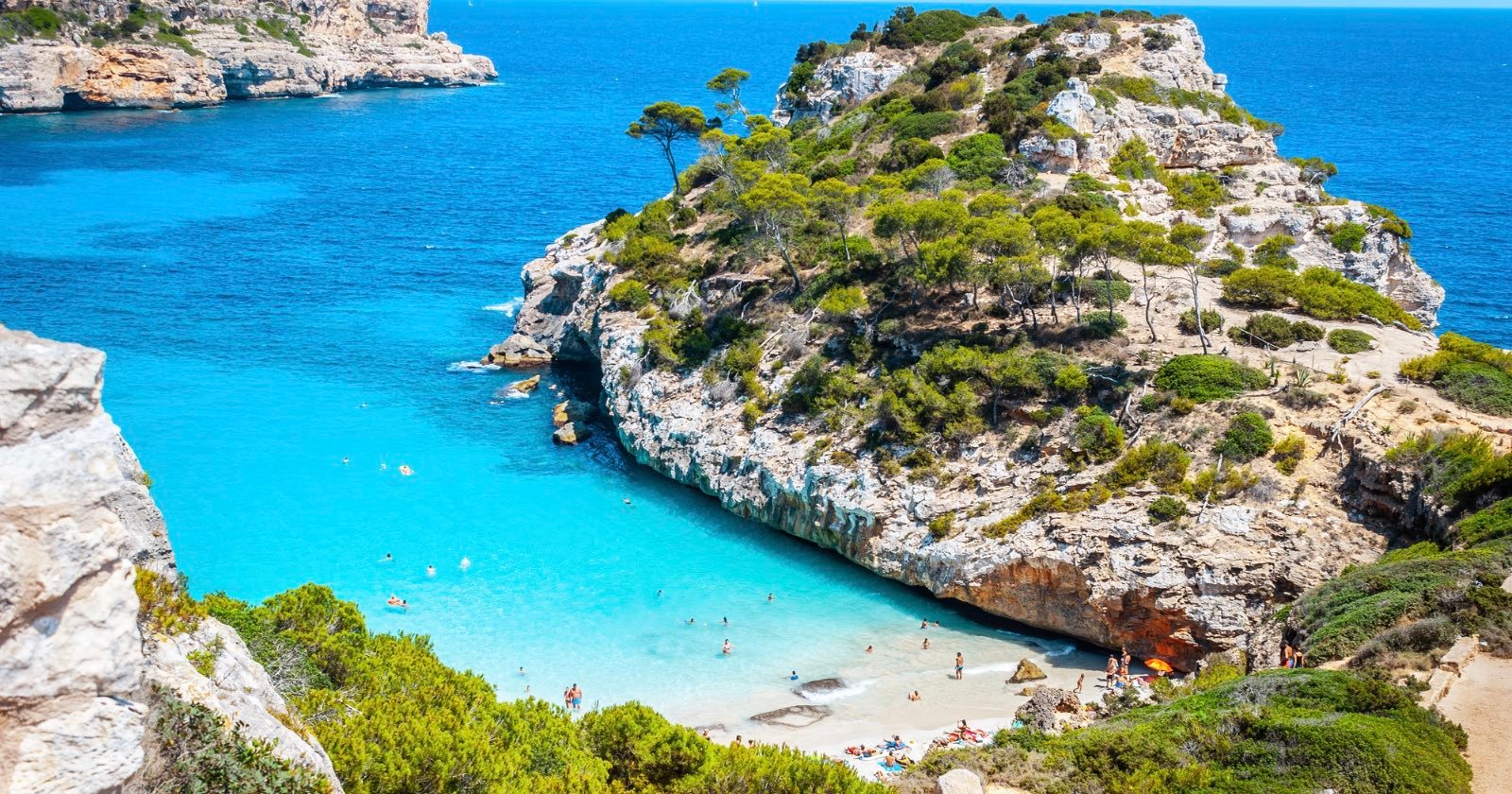 Spanish Islands ‘Ban’ Influencers After 4,000 Tourists Flock to Tiny Beach for Selfies Spanish Islands ‘Ban’ Influencers After 4,000 Tourists Flock to Tiny Beach for Selfies