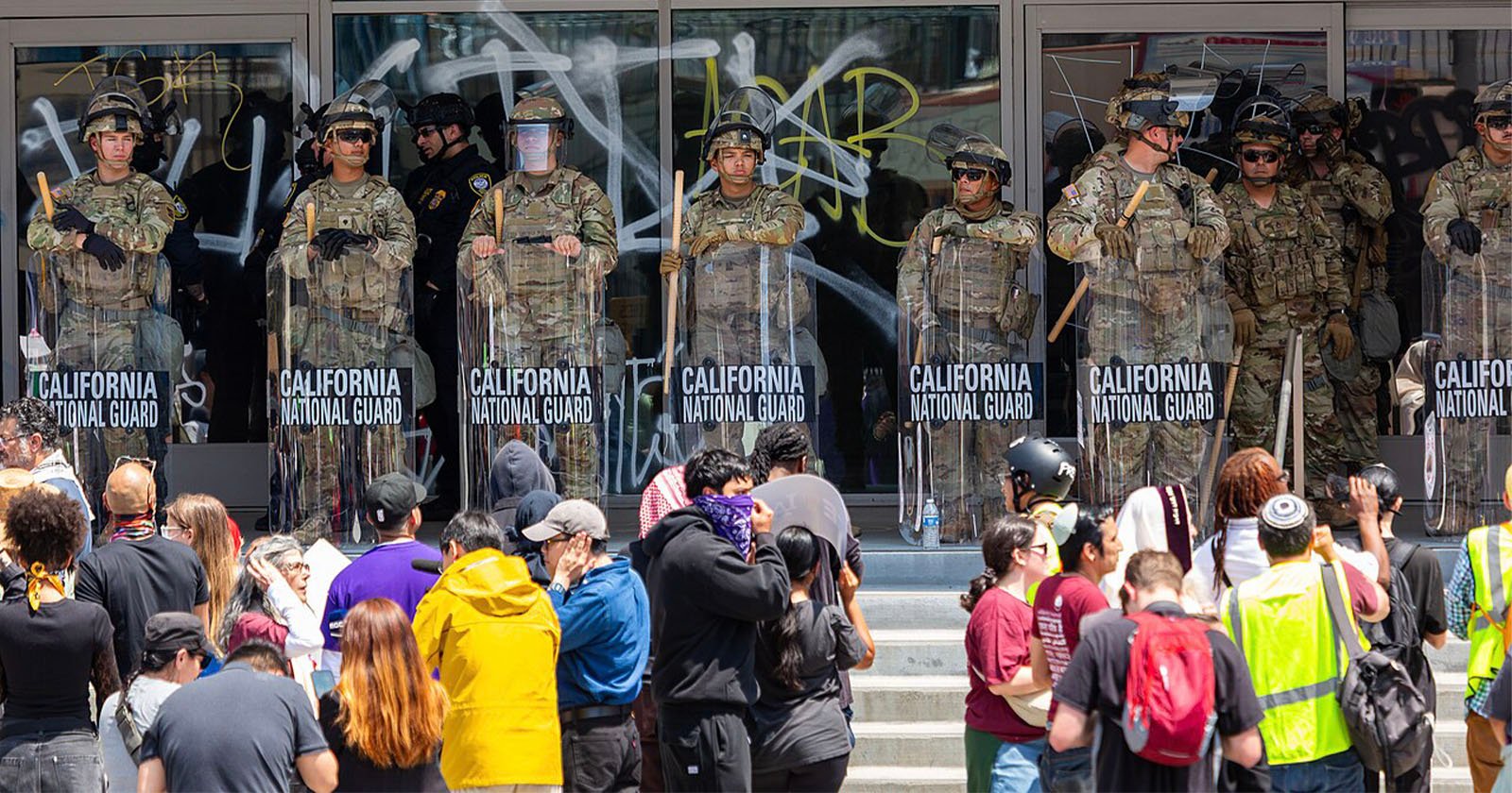 AFP Photographer Shot Twice by Rubber Bullets During LA Protests AFP Photographer Shot Twice by Rubber Bullets During LA Protests