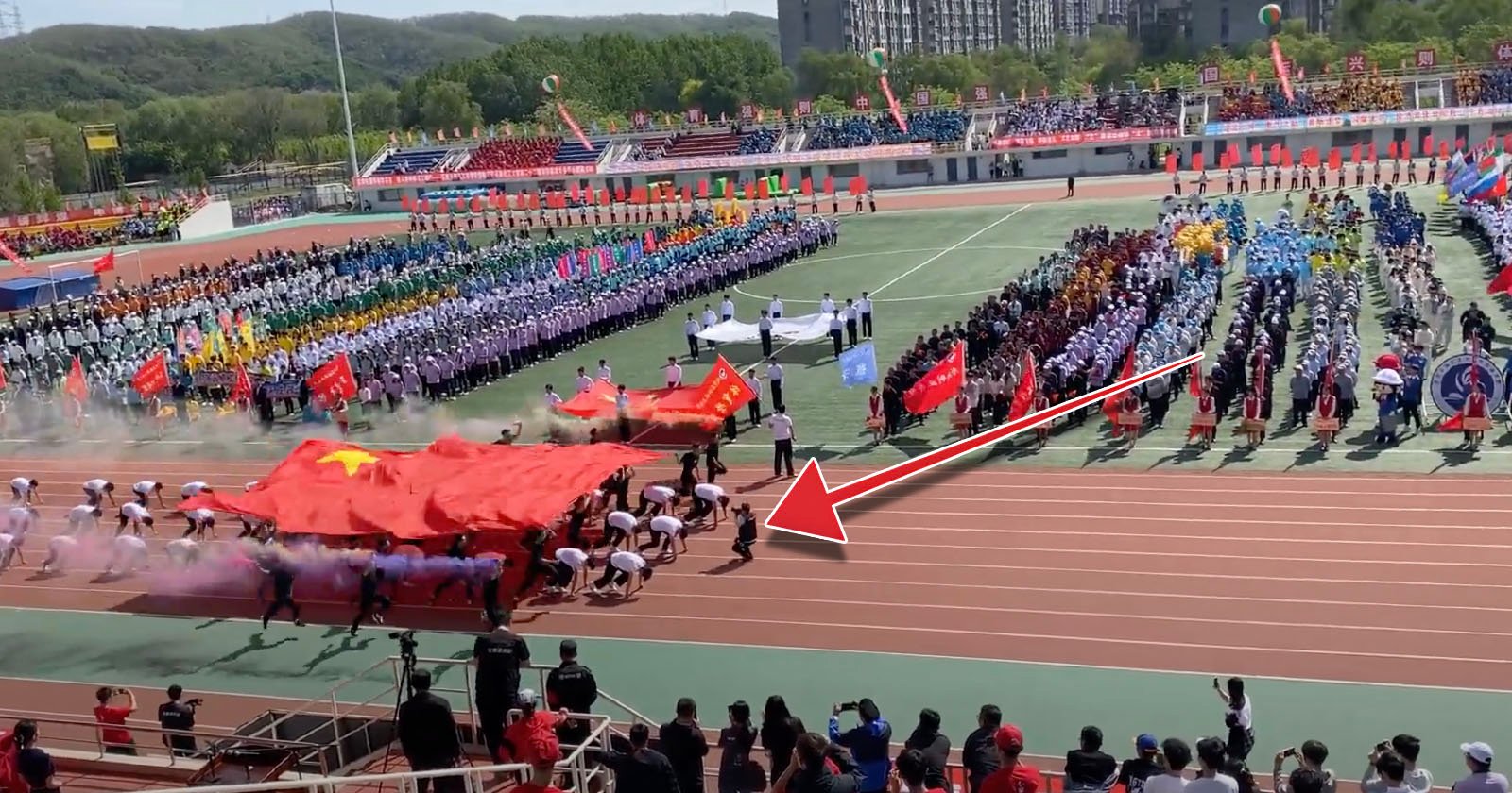Photographer Gets it Horribly Wrong at Track and Field Day Photographer Gets it Horribly Wrong at Track and Field Day