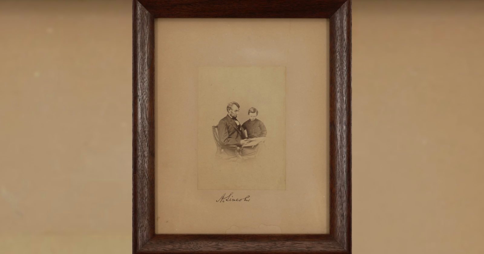Intimate Signed Photo of Abraham Lincoln and His Son Heads to Auction Intimate Signed Photo of Abraham Lincoln and His Son Heads to Auction