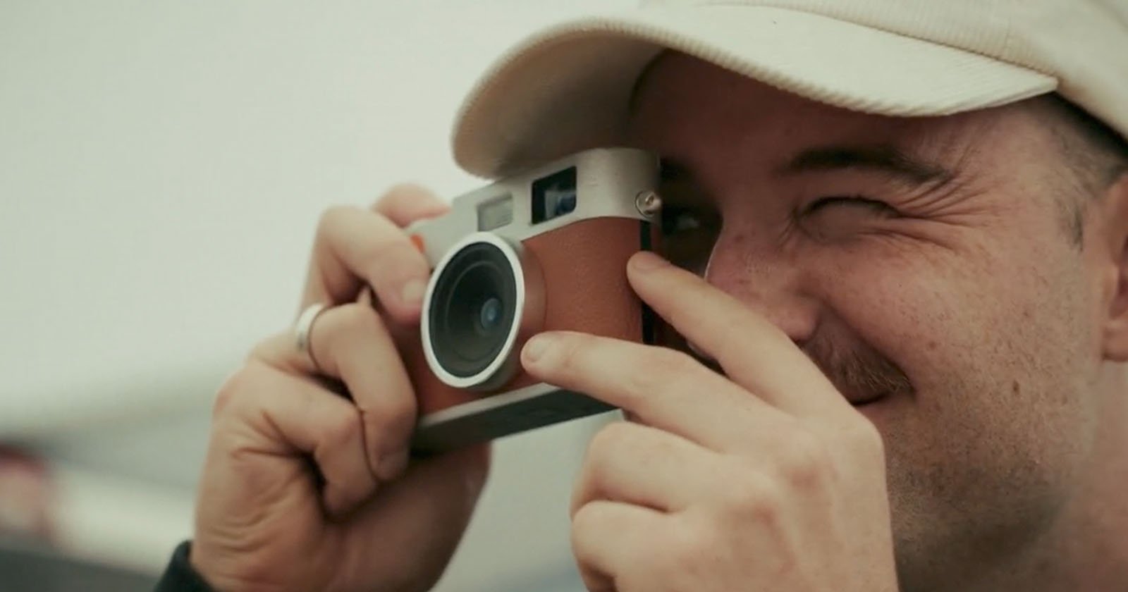 Echolens Camera Combines the Spirit of Analog and the Performance of a Vintage Digicam Echolens Camera Combines the Spirit of Analog and the Performance of a Vintage Digicam