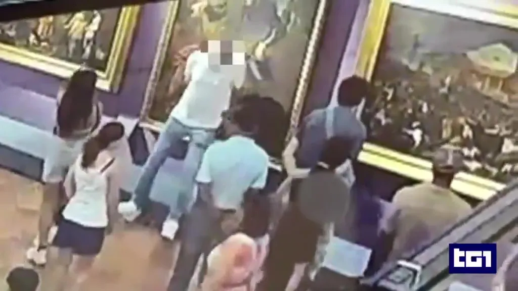 Photo-Seeking Tourist Tears Huge Hole in Priceless Painting in Italian Museum Photo-Seeking Tourist Tears Huge Hole in Priceless Painting in Italian Museum