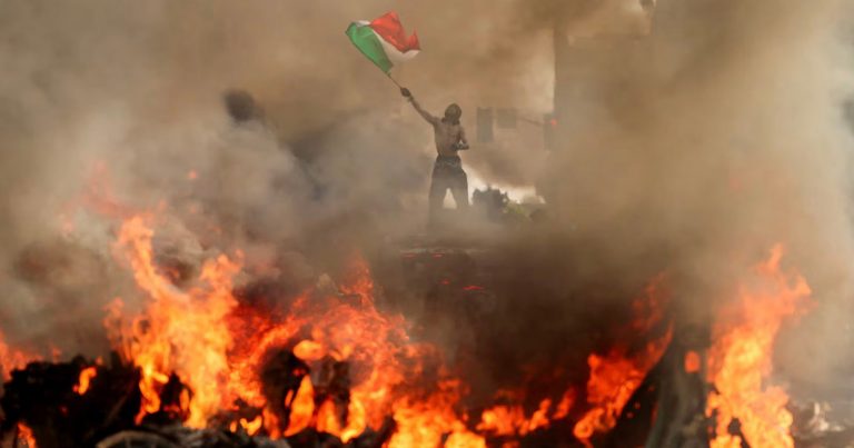 Pulitzer Prize-Winning Photographer Describes the Chaos on the Streets of Los Angeles