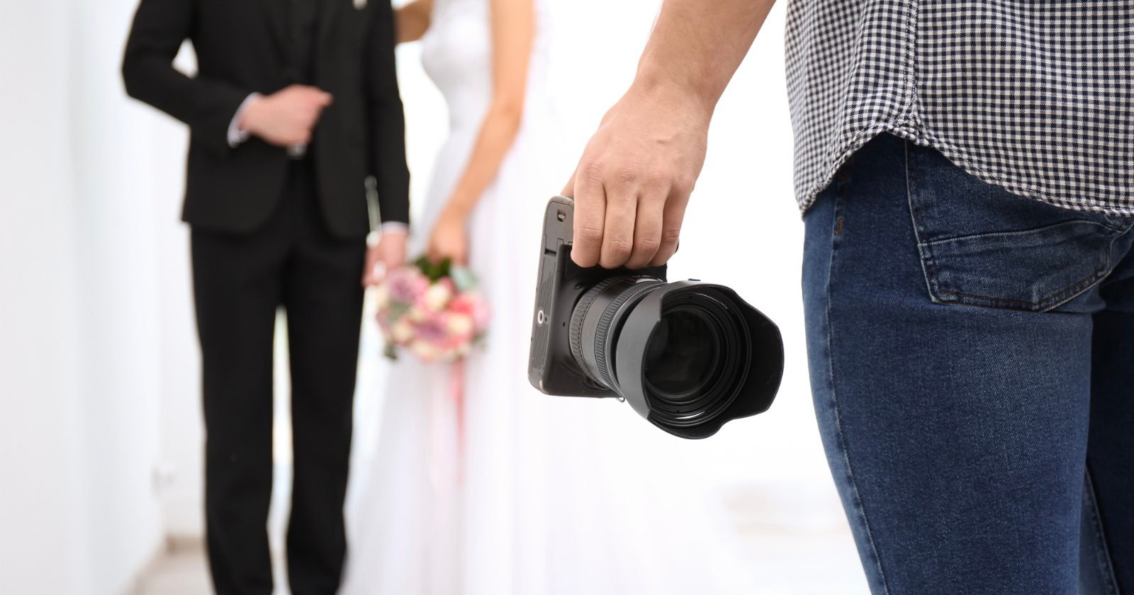 Couple Sues Wedding Photographer Who Asked Guests ‘How to Take Proper Photos’ Couple Sues Wedding Photographer Who Asked Guests ‘How to Take Proper Photos’