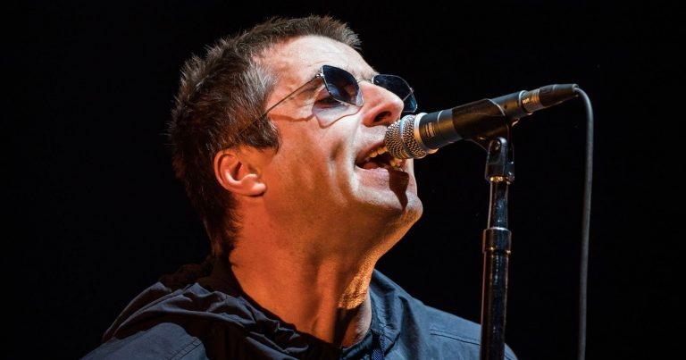 British Rock Band Oasis Demand Photo Agencies Lose Their Image Rights After One Year