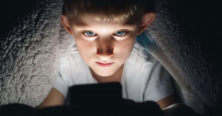 Scientists Call for Ban on Social Media and Smartphones Before Age 13