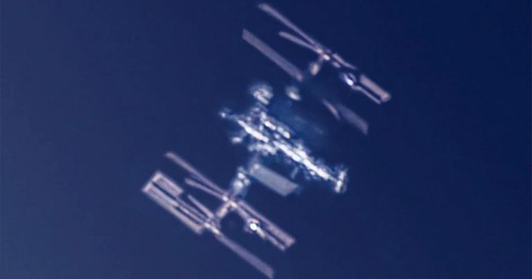 Photographer Captures Impressively Clear Photo of the ISS Whizzing By