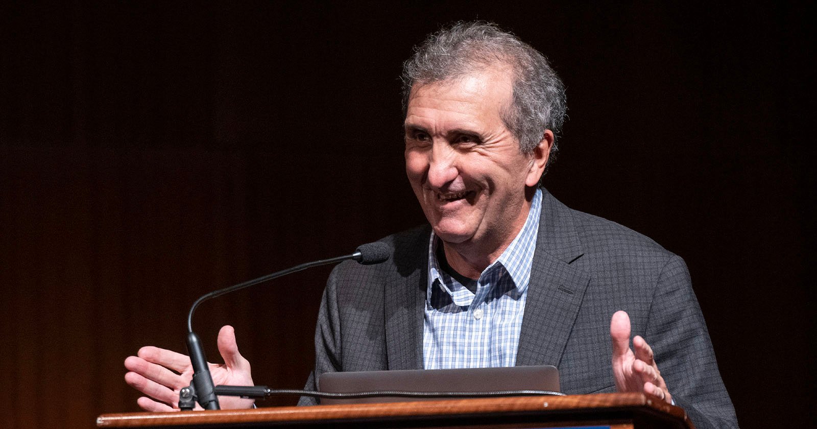 White House Photographer Pete Souza Slams Trump’s Decision to Hide Obama’s Portrait White House Photographer Pete Souza Slams Trump’s Decision to Hide Obama’s Portrait