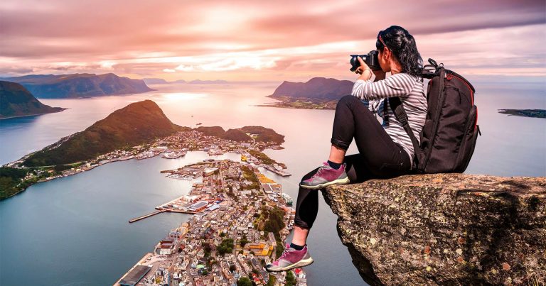 Vacationers Skeptical About Picture-Perfect Travel Photos, Study Says