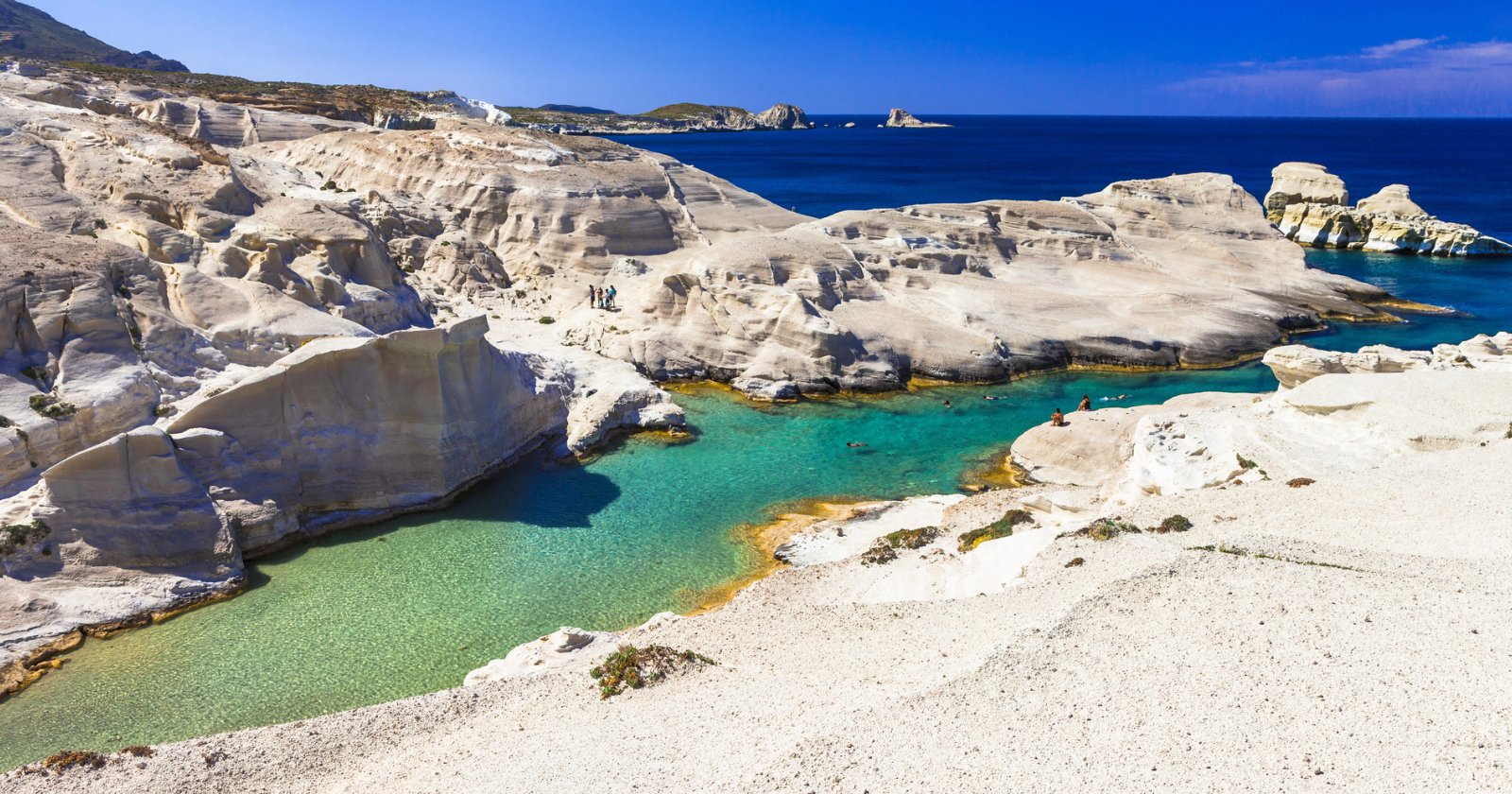 Couple Dies After Getting Swept Out to Sea While Taking Selfies
