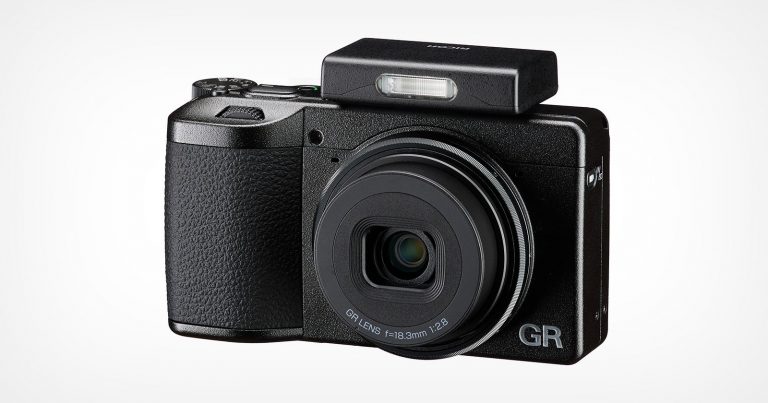 Ricoh’s Tiny GF-2 Flash for the GR IV Has a Clever Automatic Mode