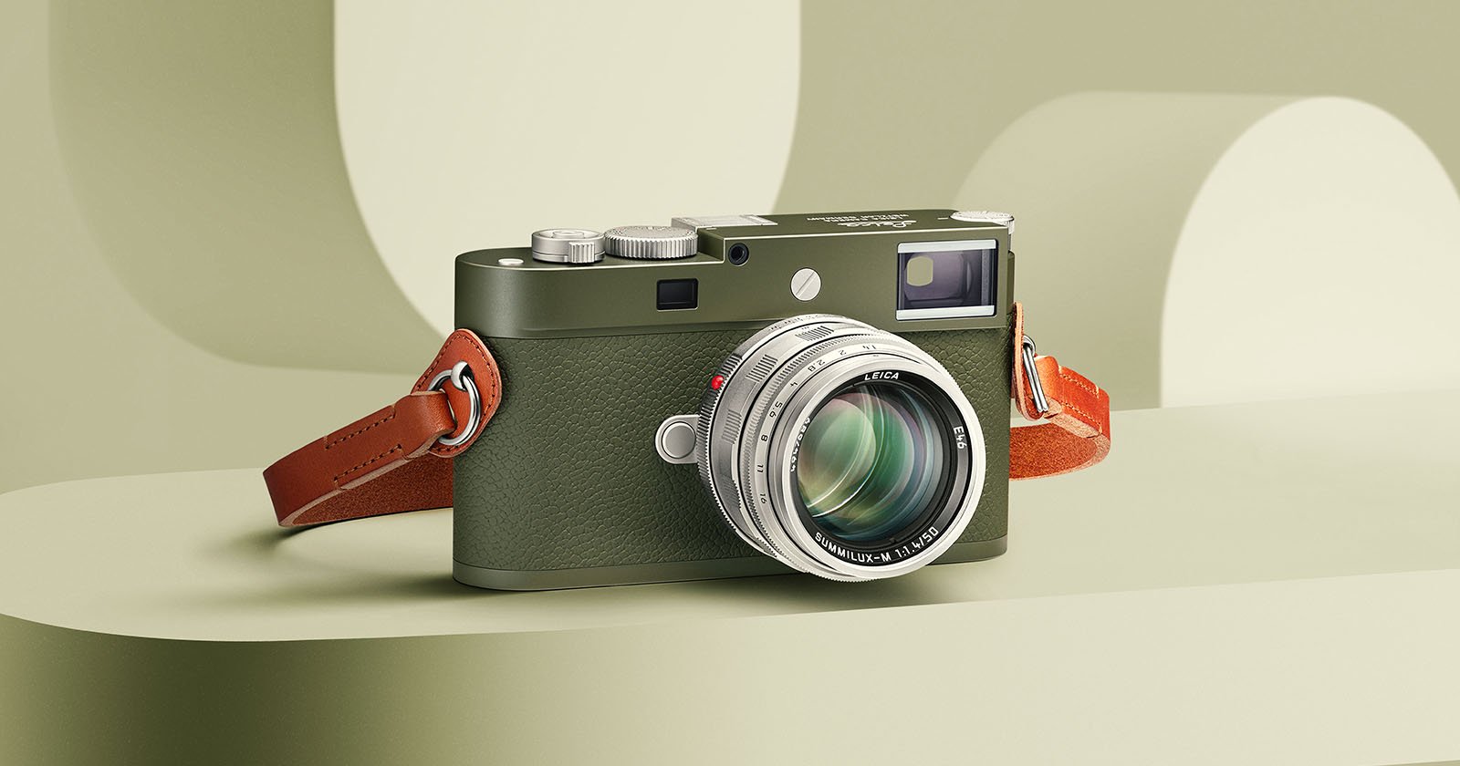 Photographer Accuses UPS Store of Throwing His Leica in the Trash