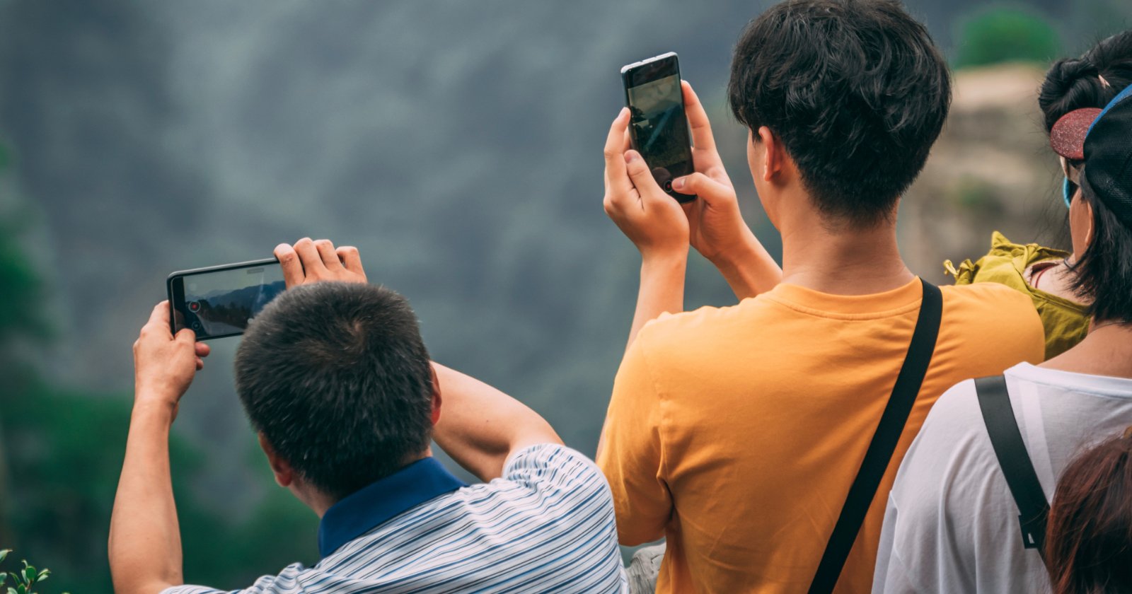 China’s Popular Landmarks Enforce 60-Second Photo Rule for Tourists