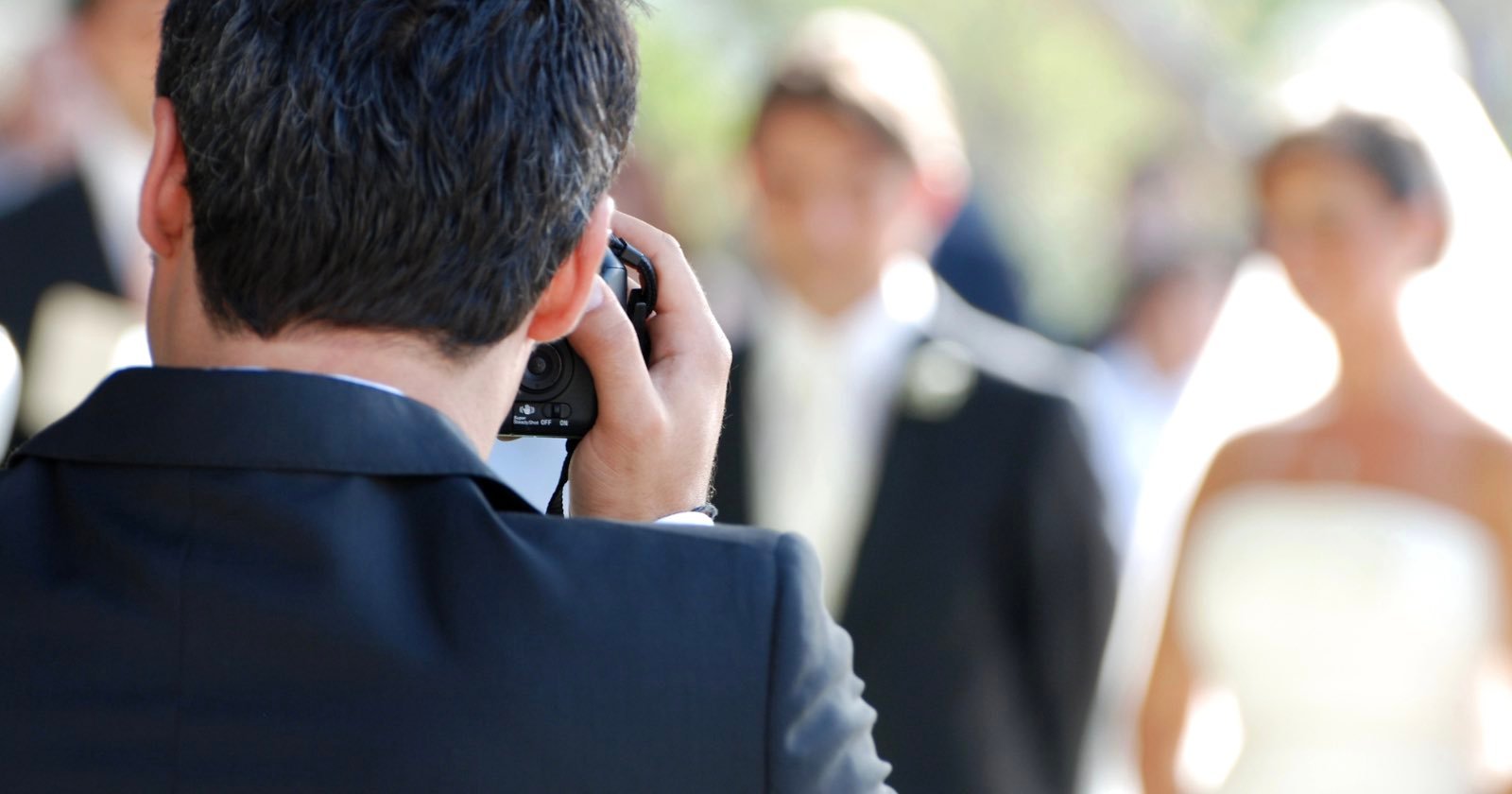 Where Should Wedding Photographers Stand? Reddit Post Sparks Debate Where Should Wedding Photographers Stand? Reddit Post Sparks Debate