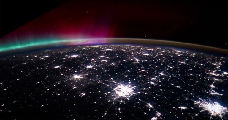 Astronaut Captures Spectacular Aurora Lights Dancing Above the United States