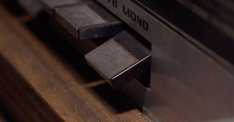 Retouch4me’s New Plugin Removes Dust and Distracting Particles From Videos