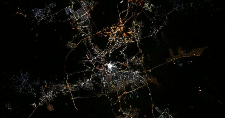 Astronaut Don Pettit Photographs Mecca’s Sacred Mosque Shining From Space