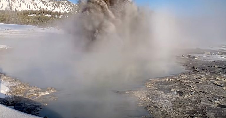 Webcam Captures Muddy Eruption at Yellowstone’s Black Diamond Pool for First Time