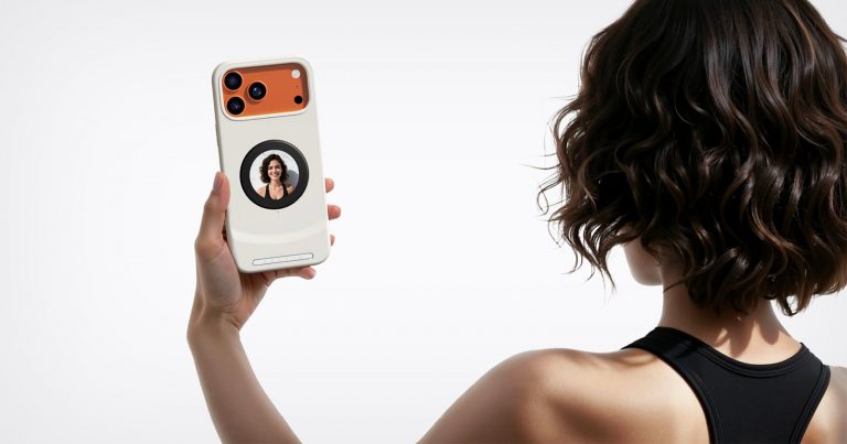 This iPhone Case Has a Screen So You Can Shoot Selfies With the Rear Cameras