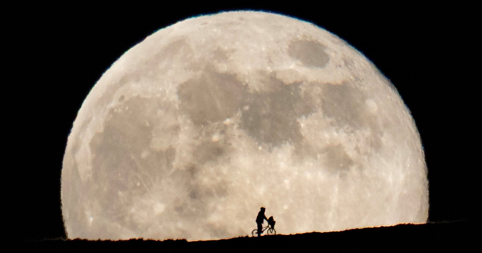 Photographer Recreates Iconic Shot of E.T. Crossing the Moon