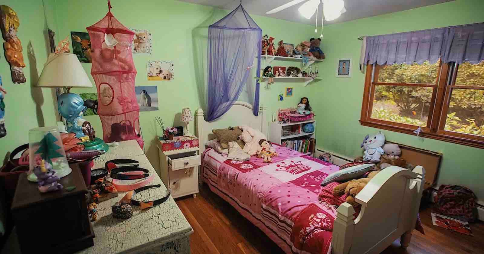 Photographer Documents Untouched Children’s Bedrooms Left by School Shootings in Netflix’s ‘All The Empty Rooms’