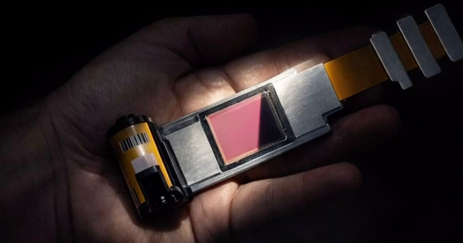 I’m Back Teases APS-C Digital ‘Film’ Roll That Entirely Fits in a 35mm Camera